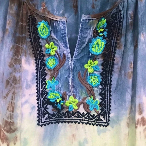 Boho top by Live and Let Live. Tie dye, eyelet sleeves & embroidered detail. XL - Picture 3 of 11